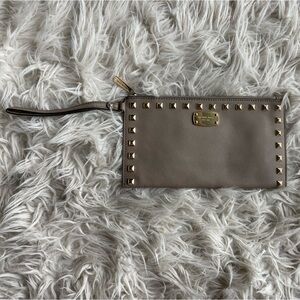 MICHAEL KORS SAFFIANO STUD Zip Clutch Wristlet Purse in nude Leather